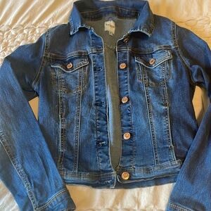 Kenzie Jeans fitted, short denim jacket. Size small